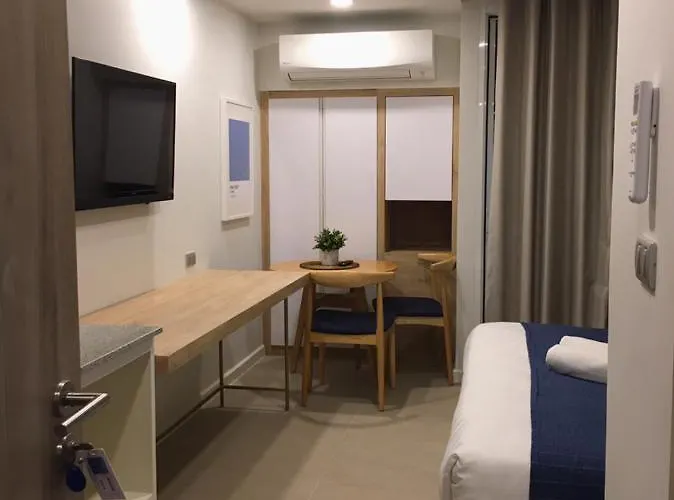 Blu 395 Ari-saphan Khwai 4*