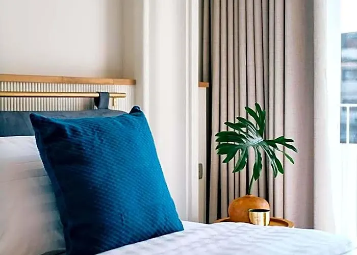 Blu 395 Ari-saphan Khwai 4*